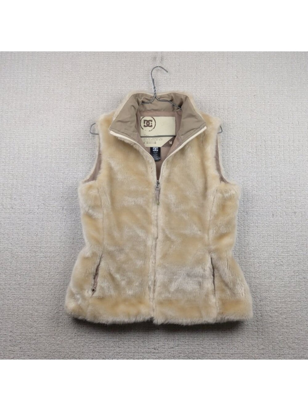 Y2K DC Shoes Faux-Fur Vest Chalet Ski Snowboard Glam Mcbling 2000's Cream Sz M